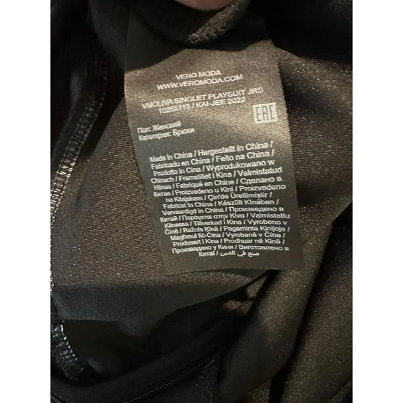 Size XS VERO MODA Olivia Scallop Neck Romper - Picture 4 of 5